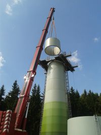 Montage der Turmelemente der WEA Nord am 25.07.2013